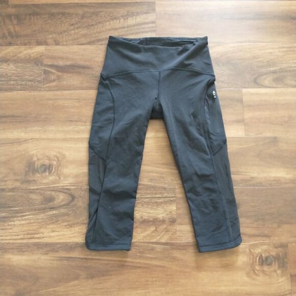 Lululemon Athletica Capri Crop Leggings Size 4 in black - Picture 1 of 2